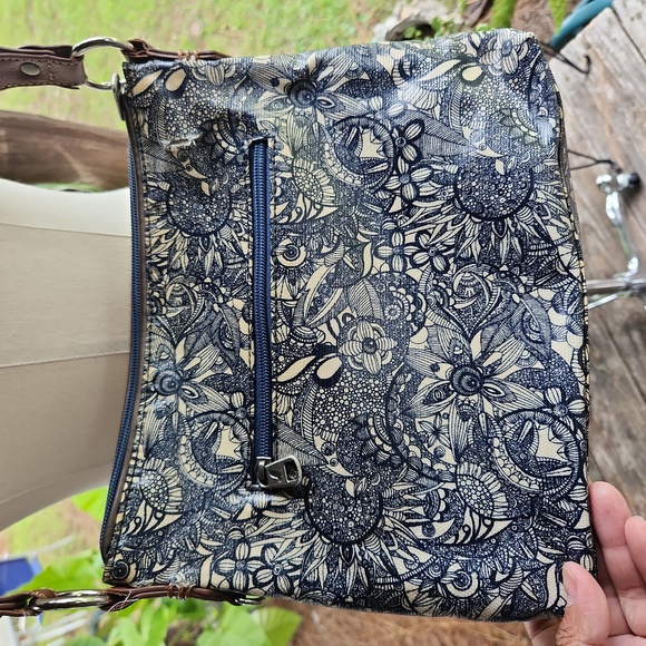 Sakroots Artists Circle blue and white coated canvas crossbody handbag - Picture 6 of 16